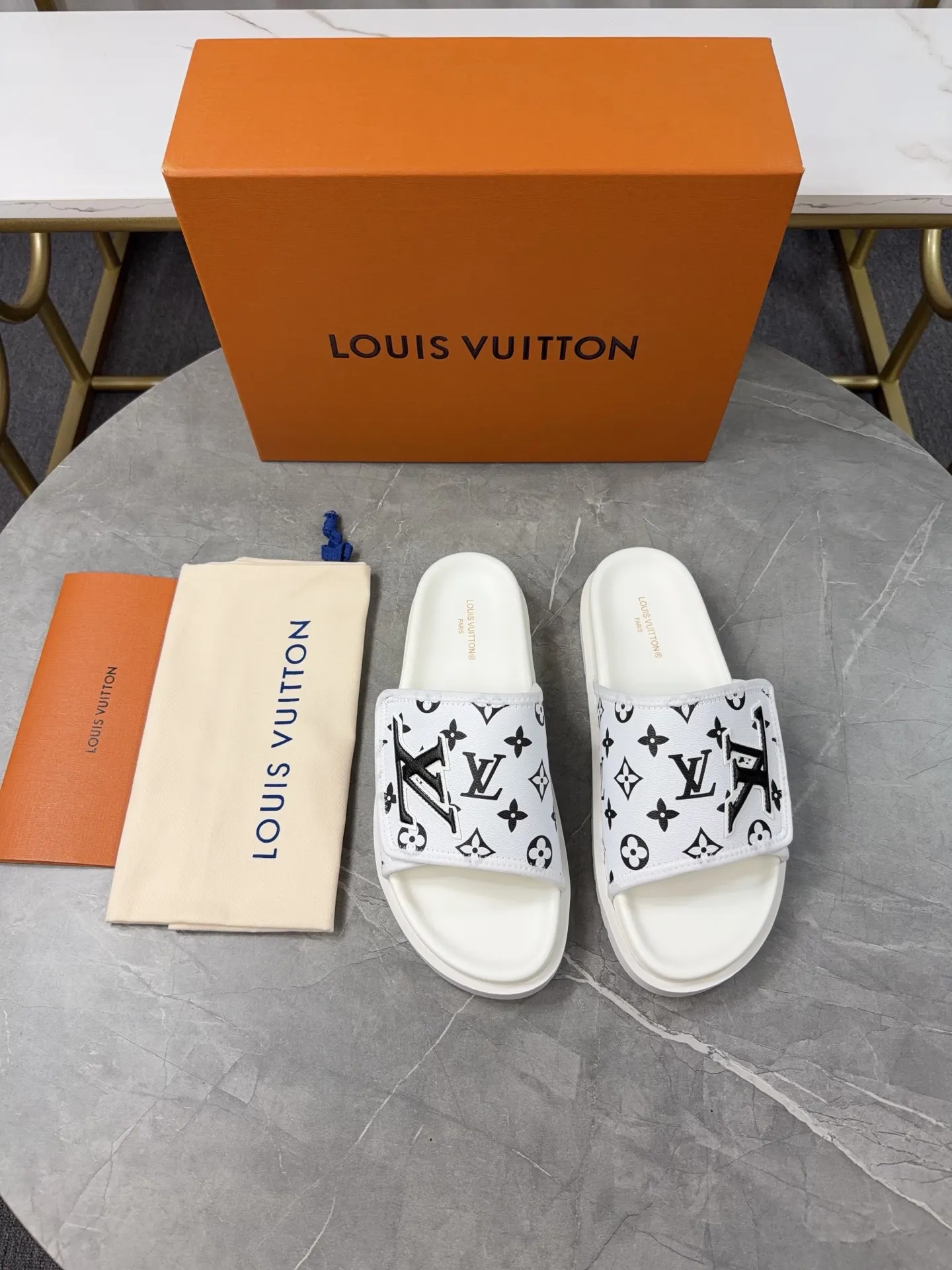 Men's Men's Shoes 💰380💰 🌈LV | Louis Vuitton ²⁰²³ 𝐬𝐬 🧡💚2025 Spring and Summer New Style Top Version‼ ️The original version is the same. The counter specializes in the latest straw slippers. Hard goods are new🆕 ❥Purchase level! Full of high-end feel! A popular model among bloggers at home and abroad, it’s retro and fashionable, and looks stunning on your feet! Mainly recommended models on the official website★ ━━━━━ ЅᏇєєt ━━━━━ ▪️Upper: original customized cowhide fabric ▪️Inner: cow lining ▪️Outsole: high-end rubber outsole ▪️Shoe size: 35-47 (46-47 customization is not returnable)